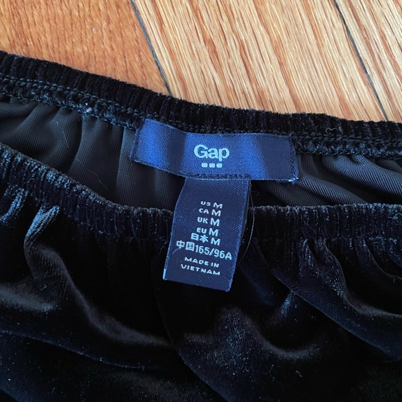 GAP black velvet off the shoulder top - Picture 2 of 3